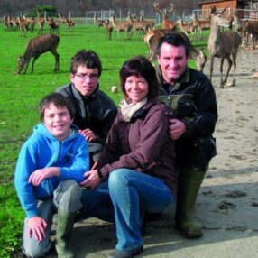 Famille Lachat - Exploitation familiale de cerfs à Corban (JR)