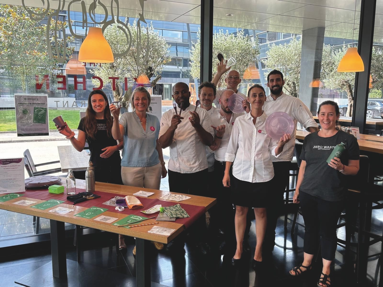 L’équipe du restaurant lors du lancement de l’opération avec ZeroWaste Switzerland